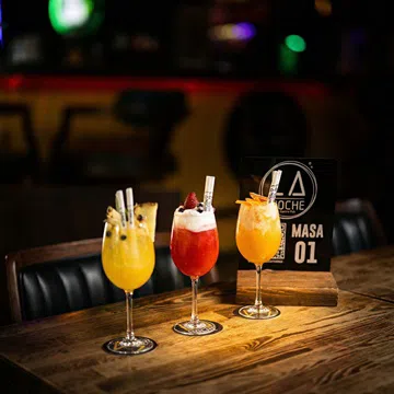 LA NOCHE TROPICAL STRAWBERRY
