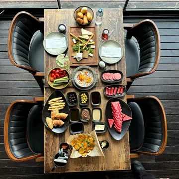 3 PERSONS MIXED BREAKFAST