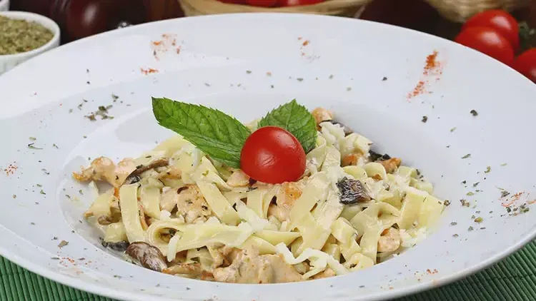 Fettuccine Alfredo